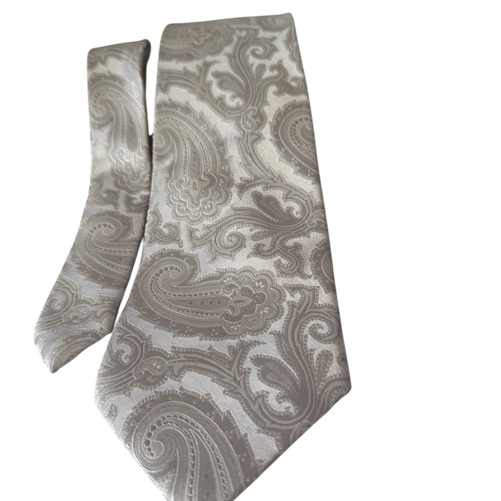 Donald J. Trump Mens Silver metallic 100% Silk 4X59 Inches President Luxury Tie